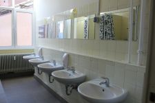 220 Bad mit großen Spiegeln